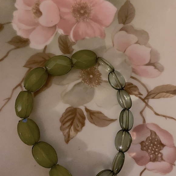 3 Green Beaded Stretch Bracelets. - Picture 3 of 3